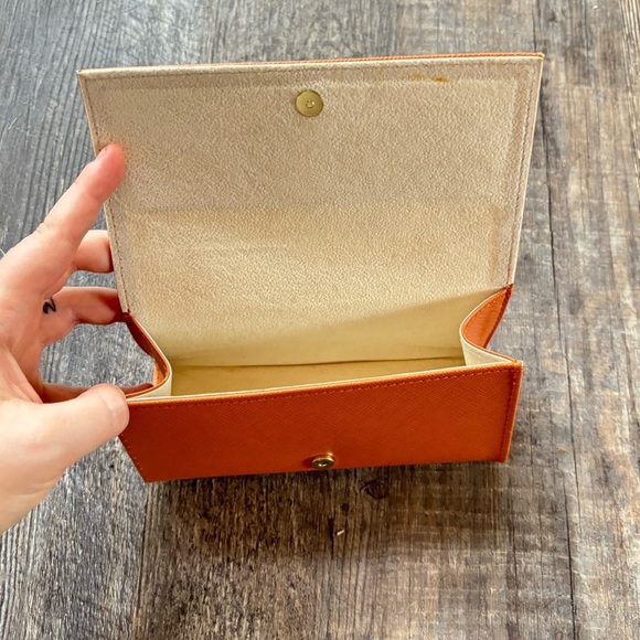 **FREE WHEN ADDED TO BUNDLE** Tory Burch Sunglasses Case - Picture 3 of 3